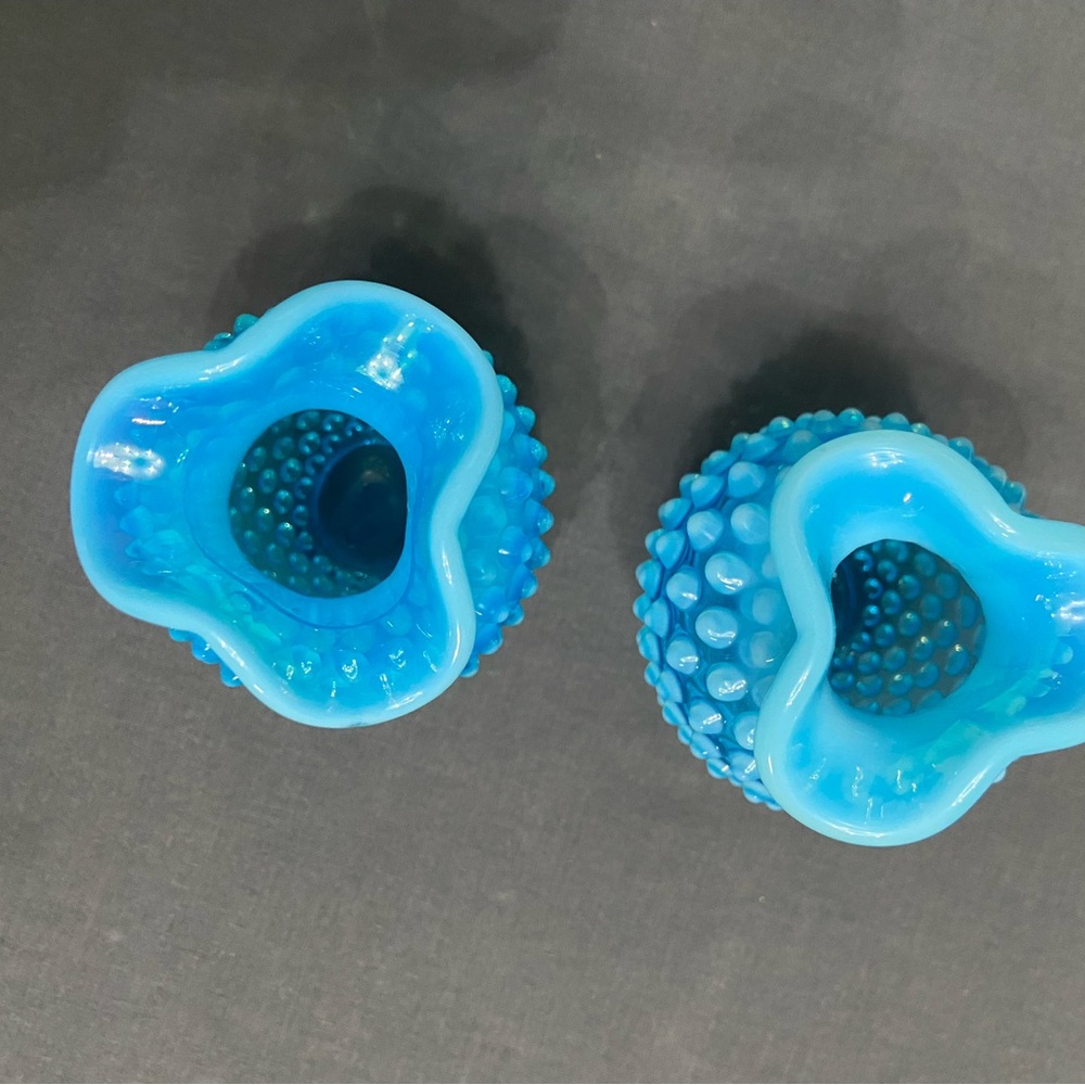 Vintage FENTON Blue Opalescent Hobnail Mini Ruffled Vases Pair #3953 Mid-Century - Picture 8 of 14